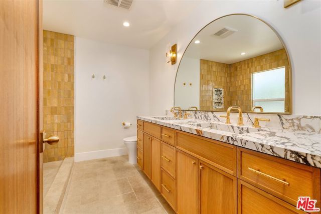 6051 Sadring Avenue, Los Angeles, CA 91367