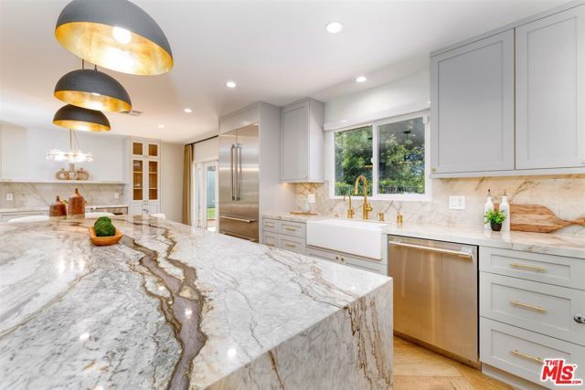 6051 Sadring Avenue, Los Angeles, CA 91367