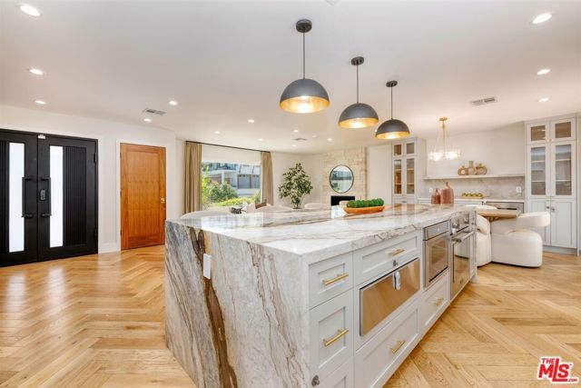 6051 Sadring Avenue, Los Angeles, CA 91367