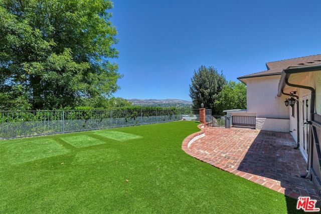6051 Sadring Avenue, Los Angeles, CA 91367
