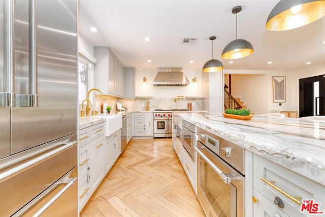 6051 Sadring Avenue, Los Angeles, CA 91367