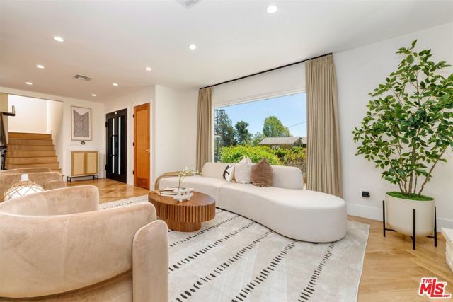 6051 Sadring Avenue, Los Angeles, CA 91367
