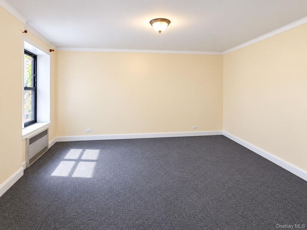 9205 Whitney Avenue 27, Elmhurst, NY 11373 — photo 2