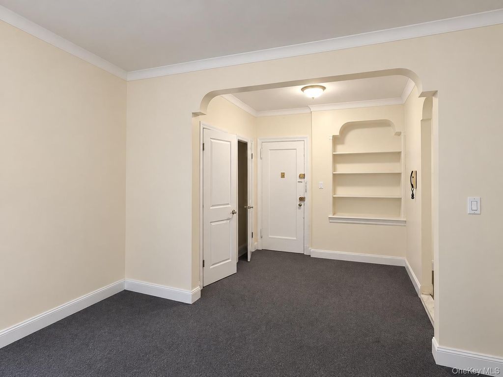 9205 Whitney Avenue 27, Elmhurst, NY 11373 — photo 4