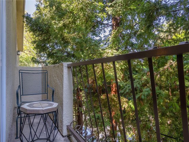 11044 Acama Street 302, Studio City, CA 91602