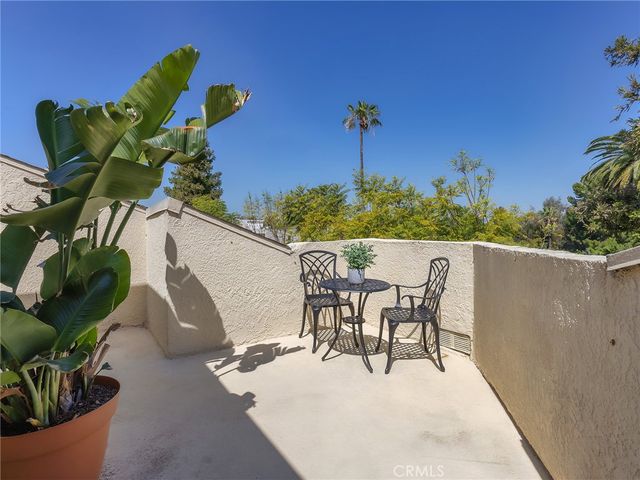 11044 Acama Street 302, Studio City, CA 91602