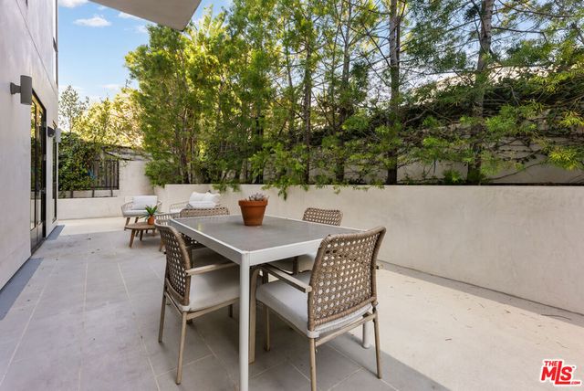 132 N Swall Drive 101, Los Angeles, CA 90048