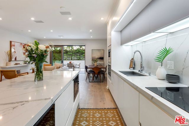 132 N Swall Drive 101, Los Angeles, CA 90048