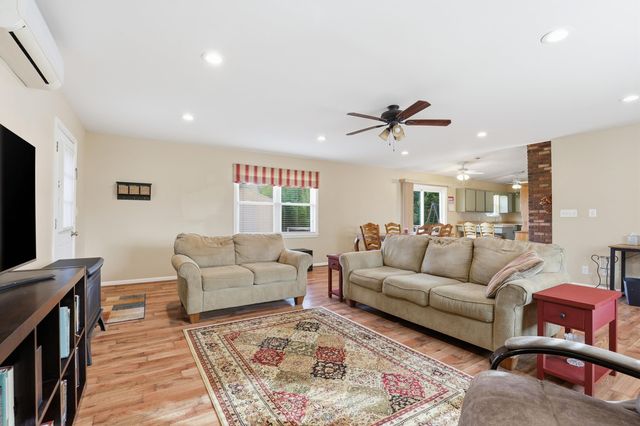 6404 Greenfield Drive, Spartanburg, SC 29303