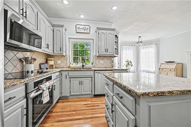 9009 N Kentucky Avenue, Kansas City, MO 64157