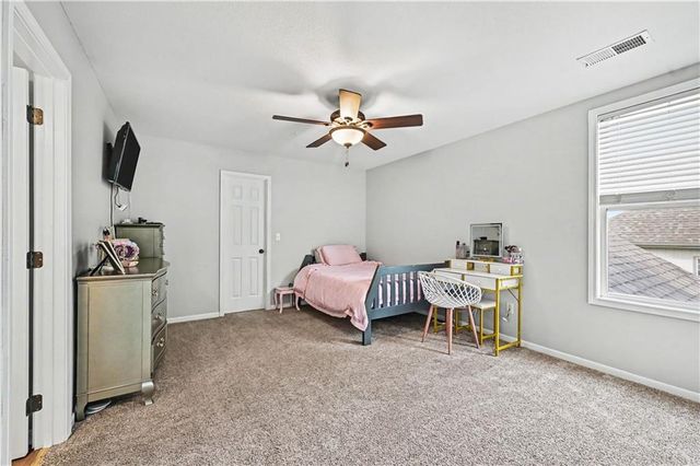 9009 N Kentucky Avenue, Kansas City, MO 64157