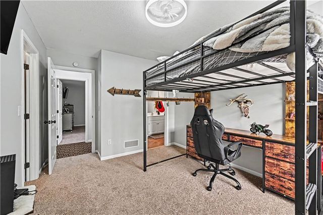 9009 N Kentucky Avenue, Kansas City, MO 64157