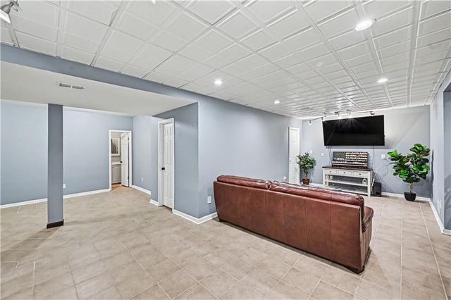9009 N Kentucky Avenue, Kansas City, MO 64157