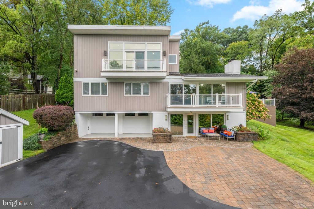 1242 COUNTY LINE RD, Wayne, PA 19087 — exterior