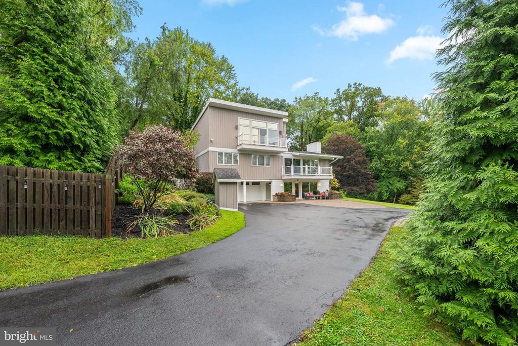 1242 COUNTY LINE RD, Wayne, PA 19087 — photo 2