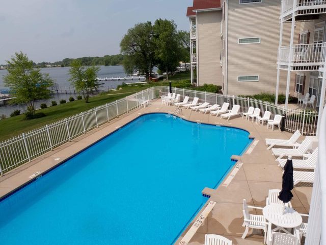1505 S Shore DRIVE #203, Delavan, WI 53115