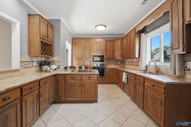 3308 Cedarhurst Drive SW, Decatur, AL 35603