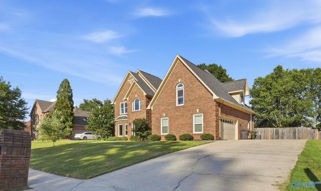 3308 Cedarhurst Drive SW, Decatur, AL 35603