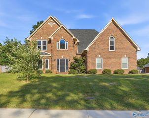 3308 Cedarhurst Drive SW, Decatur, AL 35603