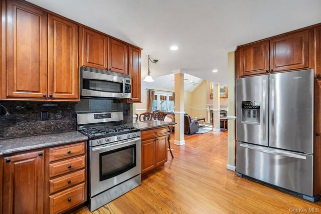 20 Tulip Court, Moriches, NY 11955