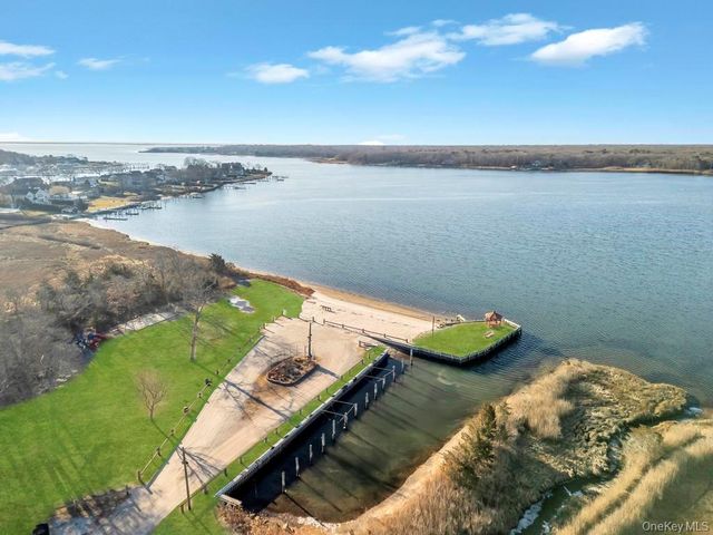 20 Tulip Court, Moriches, NY 11955