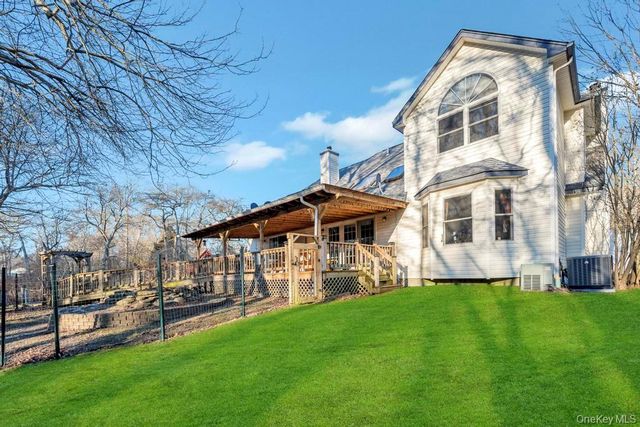 20 Tulip Court, Moriches, NY 11955