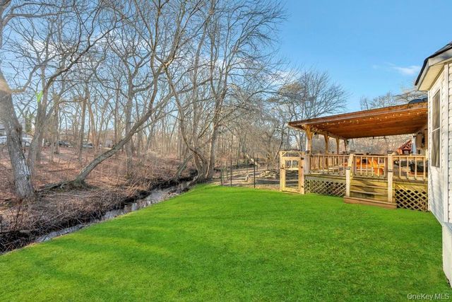 20 Tulip Court, Moriches, NY 11955