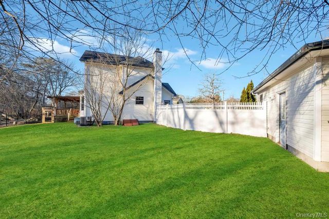 20 Tulip Court, Moriches, NY 11955