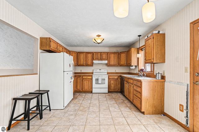 2643 Ra Wa Si, Traverse City, MI 49685