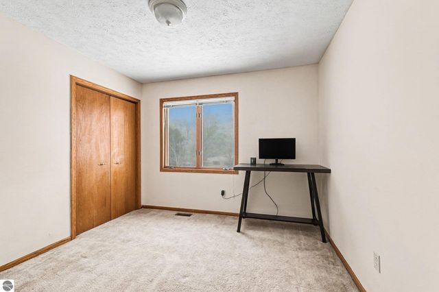 2643 Ra Wa Si, Traverse City, MI 49685