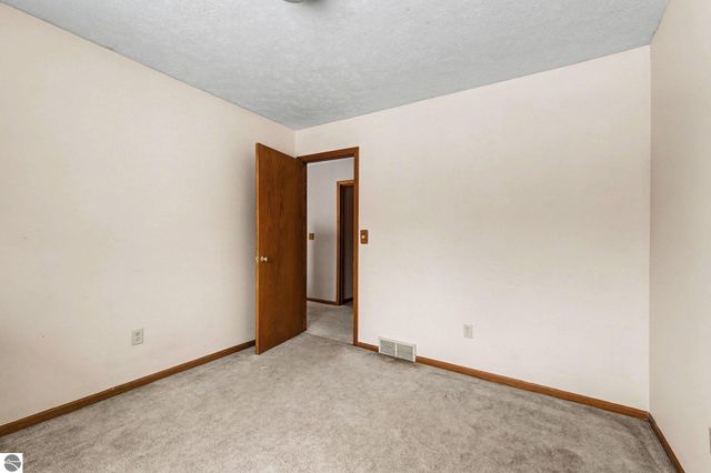 2643 Ra Wa Si, Traverse City, MI 49685