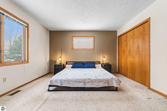 2643 Ra Wa Si, Traverse City, MI 49685