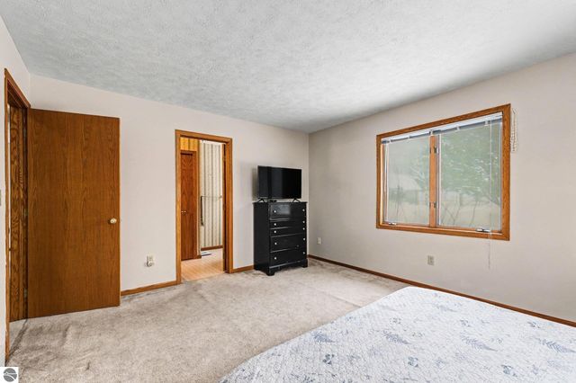 2643 Ra Wa Si, Traverse City, MI 49685