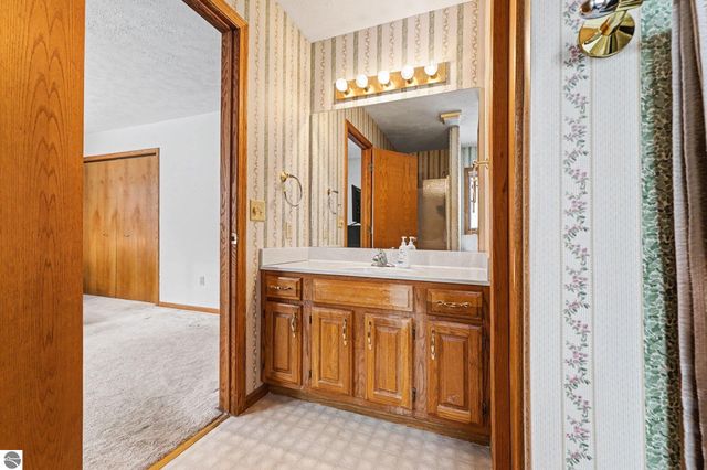 2643 Ra Wa Si, Traverse City, MI 49685