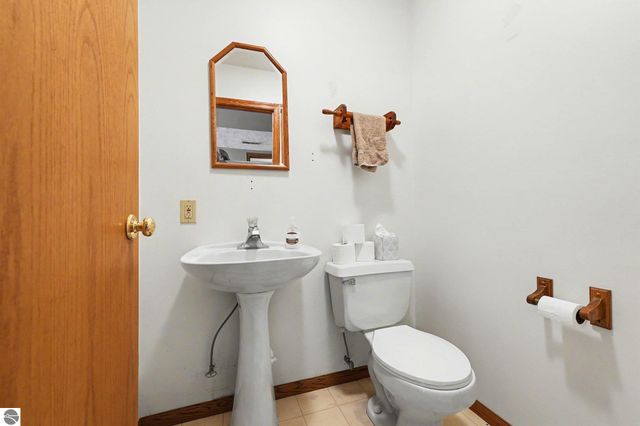 2643 Ra Wa Si, Traverse City, MI 49685