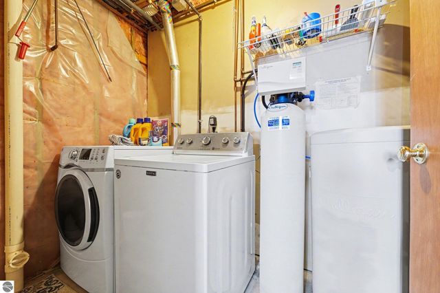 2643 Ra Wa Si, Traverse City, MI 49685