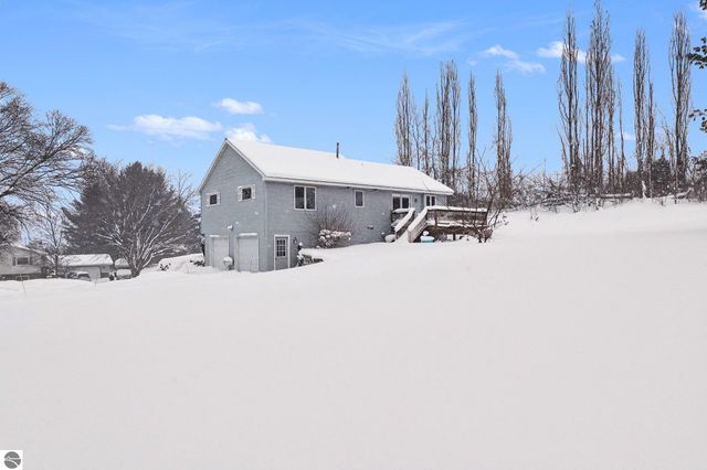 2643 Ra Wa Si, Traverse City, MI 49685