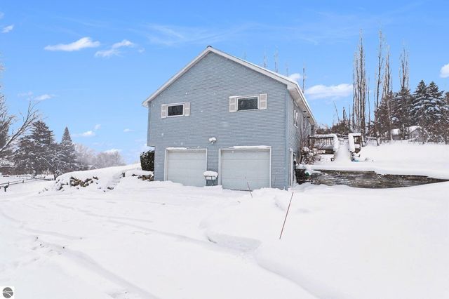 2643 Ra Wa Si, Traverse City, MI 49685