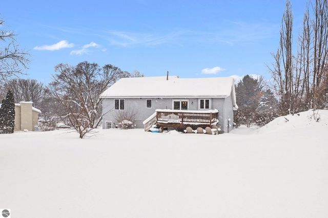 2643 Ra Wa Si, Traverse City, MI 49685