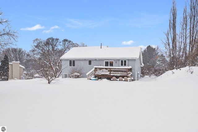 2643 Ra Wa Si, Traverse City, MI 49685