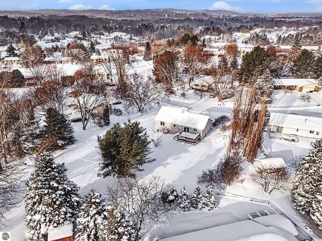 2643 Ra Wa Si, Traverse City, MI 49685