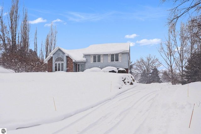 2643 Ra Wa Si, Traverse City, MI 49685