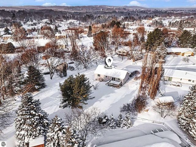 2643 Ra Wa Si, Traverse City, MI 49685