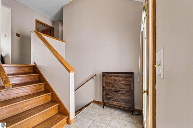 2643 Ra Wa Si, Traverse City, MI 49685