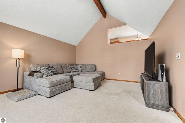 2643 Ra Wa Si, Traverse City, MI 49685