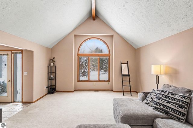 2643 Ra Wa Si, Traverse City, MI 49685