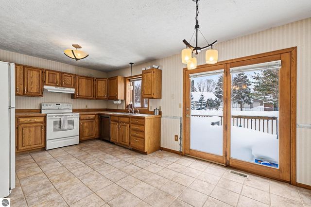 2643 Ra Wa Si, Traverse City, MI 49685