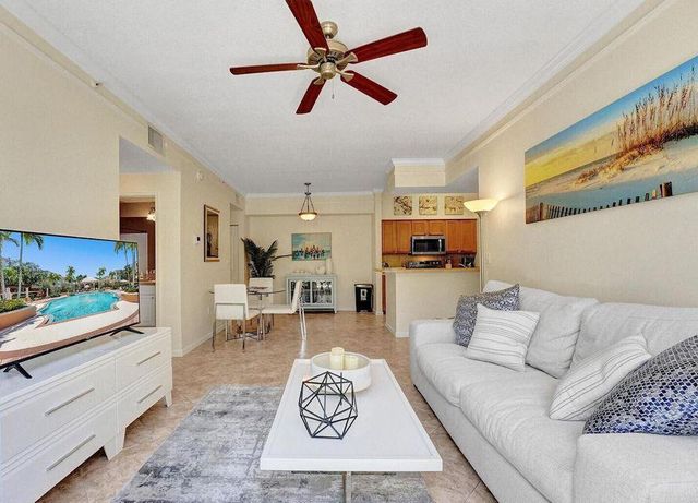 9857 Baywinds Drive 9302, West Palm Beach, FL 33411