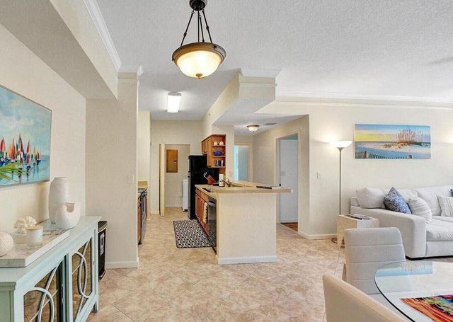 9857 Baywinds Drive 9302, West Palm Beach, FL 33411