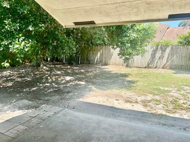 5447 Twin Oakes Road, Greenacres, FL 33463